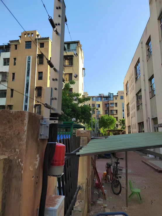 學(xué)校安裝電子圍欄的必要性，學(xué)生翻墻外出感染